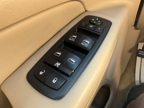 Used 2017 Jeep Grand Cherokee Overland AWD/4WD image 24