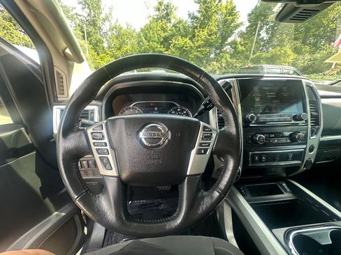 Used 2021 Nissan Titan SV w/ SV Convenience Package image 22