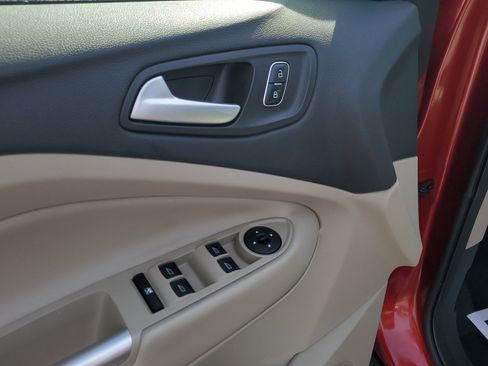 Used 2017 Ford Escape SE image 20