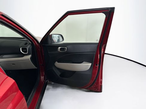 Used 2025 Hyundai Venue SEL image 32