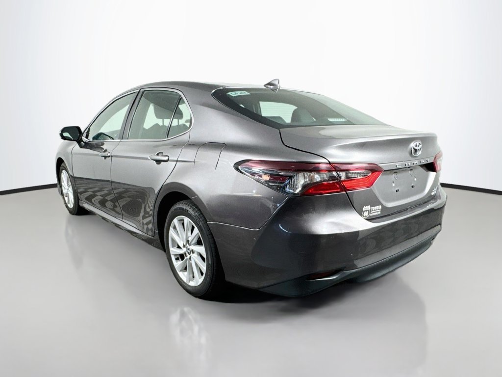 Used 2022 Toyota Camry LE AWD/4WD image 4
