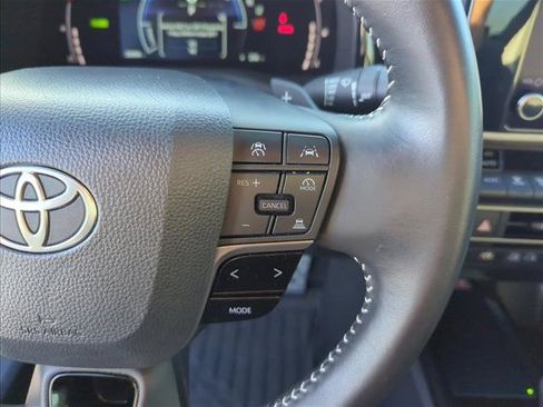 Used 2025 Toyota Camry SE w/ Convenience Package FWD image 15
