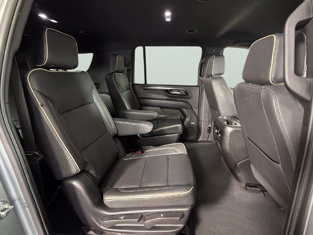 Used 2025 Chevrolet Suburban Premier RWD image 30