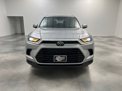 Used 2025 Toyota Grand Highlander AWD image 2