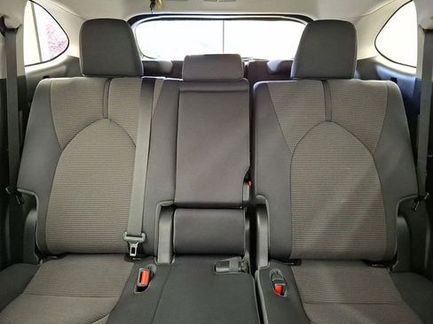 Used 2023 Toyota Highlander LE FWD image 19