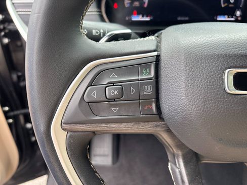 Used 2024 Jeep Grand Cherokee Limited w/ Black Appearance Package AWD/4WD image 18