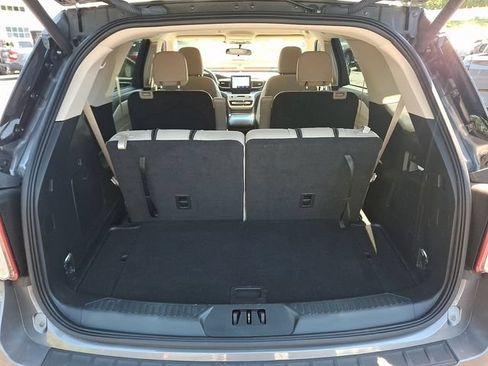 Used 2023 Ford Explorer XLT w/ Equipment Group 202A AWD/4WD image 29