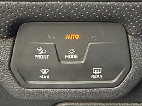 Used 2024 Volkswagen Atlas SE image 34