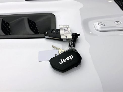 Used 2022 Jeep Gladiator Rubicon w/ LED Lighting Group AWD/4WD image 14