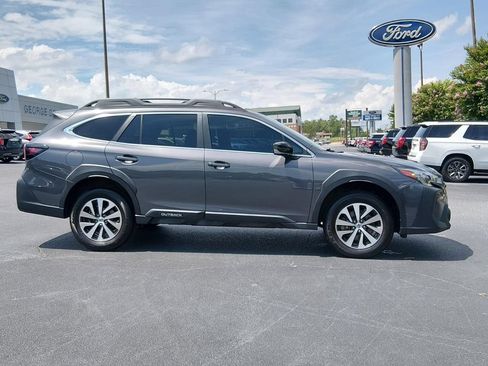 Used 2023 Subaru Outback Premium AWD/4WD image 4