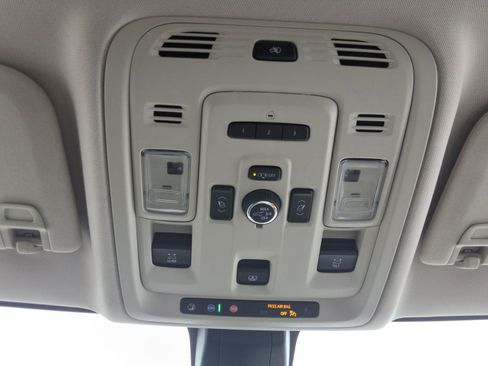 Used 2021 GMC Yukon Denali w/ Denali Premium Package image 19