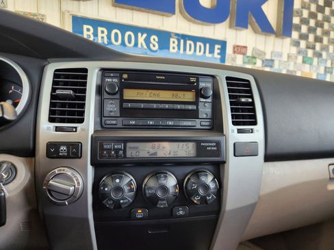Used 2007 Toyota 4Runner SR5 AWD/4WD image 9