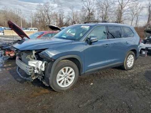 Used 2024 Toyota Grand Highlander AWD image 3