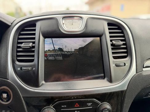 Used 2018 Chrysler 300 Limited RWD image 45