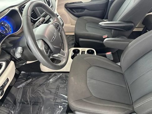 Used 2023 Chrysler Voyager LX FWD image 20