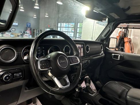 Used 2020 Jeep Wrangler Unlimited Sahara w/ Dual Top Group AWD/4WD image 16
