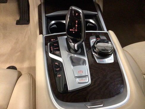 Used 2018 BMW 740i RWD image 23