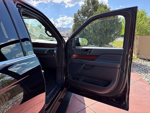 Certified 2024 Lincoln Navigator Premiere AWD/4WD image 31