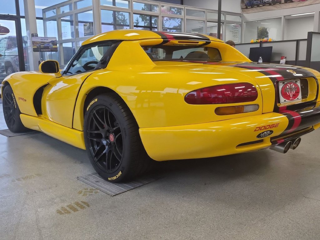 Used 2002 Dodge Viper RT/10 RWD image 6