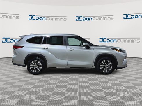 Used 2023 Toyota Highlander XLE image 9