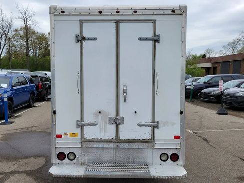 Used 2016 Chevrolet Express 3500 RWD image 11
