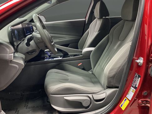 Used 2024 Hyundai Elantra SEL w/ Convenience Package FWD image 9