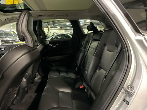 Used 2019 Volvo XC60 T5 Momentum w/ Multimedia Package AWD/4WD image 23