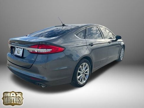 Used 2017 Ford Fusion SE w/ Fusion SE Technology Package image 9
