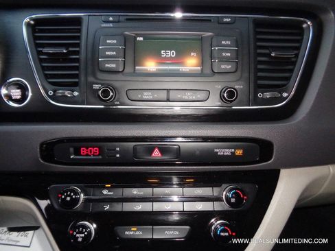 Used 2016 Kia Sedona LX w/ LX Essentials Premium Package image 11