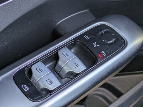 Used 2025 Mercedes-Benz C 300 Sedan image 24