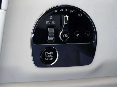 Certified 2025 Rolls-Royce Cullinan AWD/4WD image 16