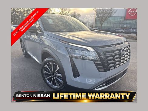 New 2026 Nissan Pathfinder Platinum image 1