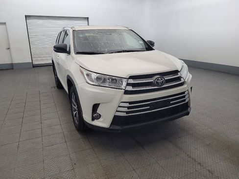 Used 2019 Toyota Highlander XLE AWD/4WD image 14
