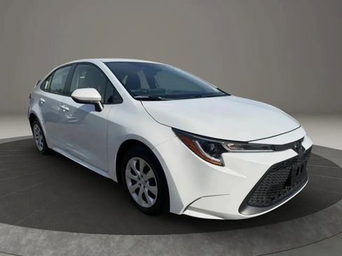 Used 2022 Toyota Corolla LE FWD image 3