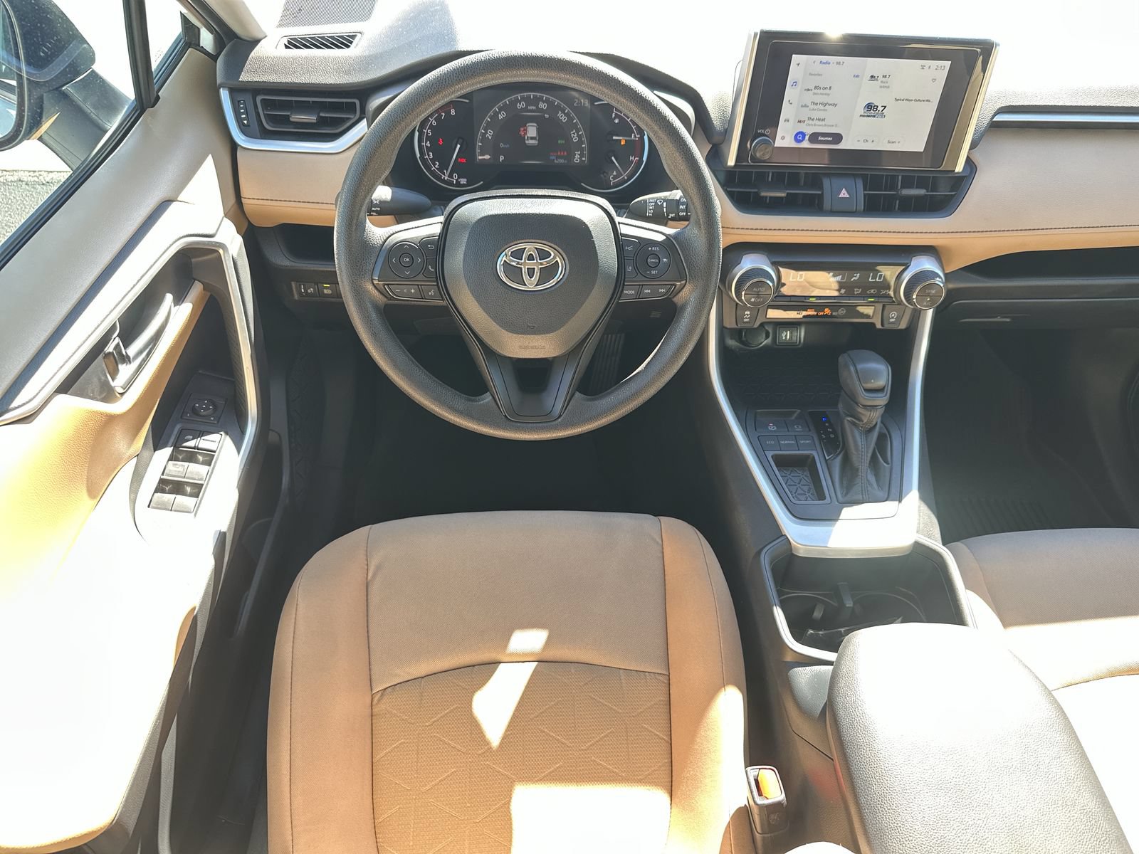 Used 2025 Toyota RAV4 XLE w/ Convenience Package FWD image 17