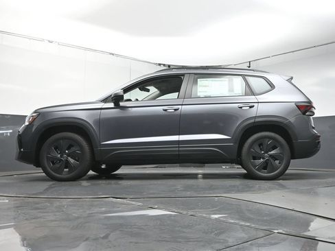 Used 2025 Volkswagen Taos SE FWD image 37