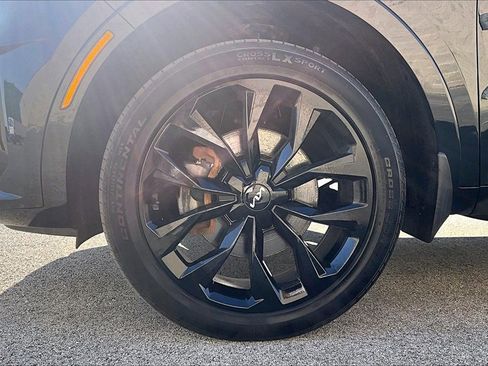 Used 2023 Kia Sorento SX image 9