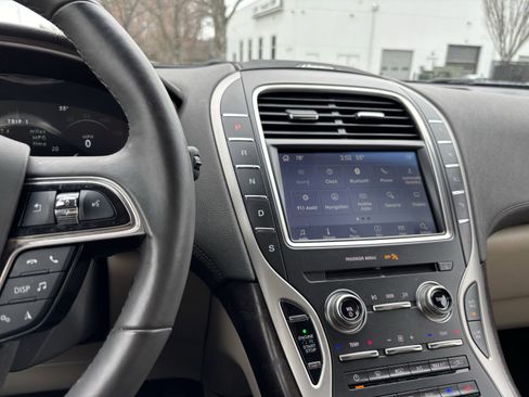 Used 2019 Lincoln Nautilus Reserve image 31