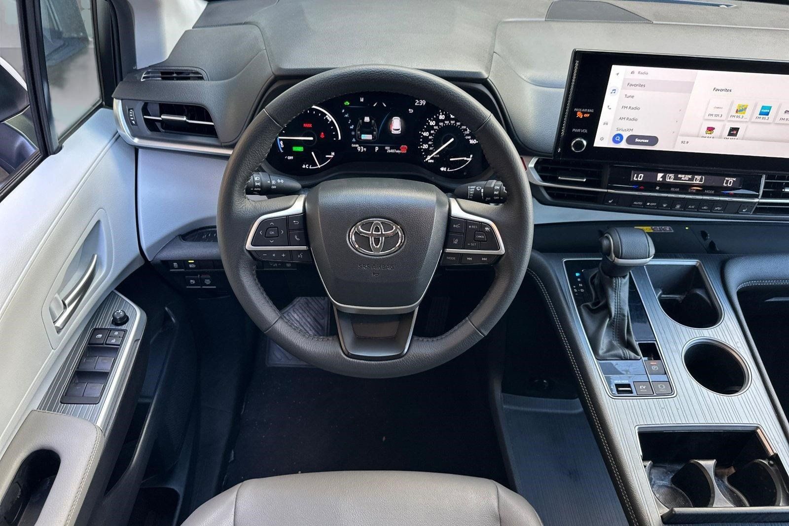 Used 2026 Toyota Sienna XLE FWD image 29