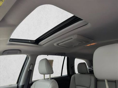 Used 2016 Honda Pilot Touring image 21