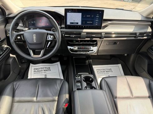 Used 2023 Lincoln Corsair Reserve AWD/4WD image 2