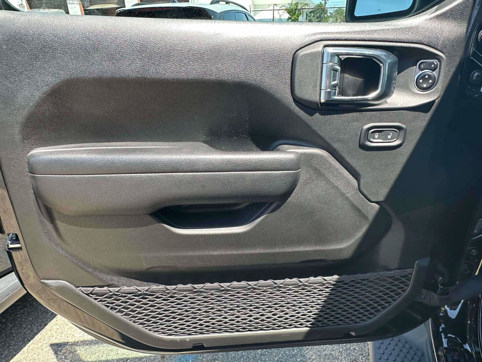 Used 2025 Jeep Wrangler Sport AWD/4WD image 12