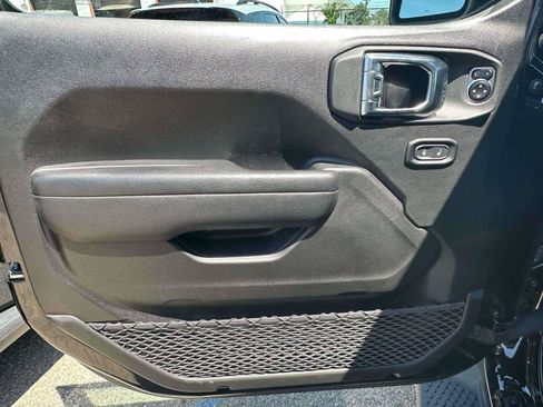 Used 2025 Jeep Wrangler Sport AWD/4WD image 12