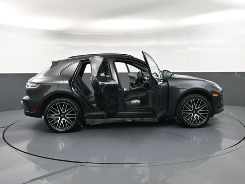 Certified 2026 Porsche Macan AWD/4WD image 34