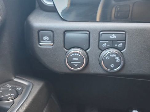 Used 2025 Chevrolet Silverado 1500 LT RWD image 32