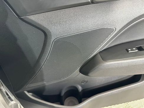 Used 2017 Hyundai Elantra Limited image 29