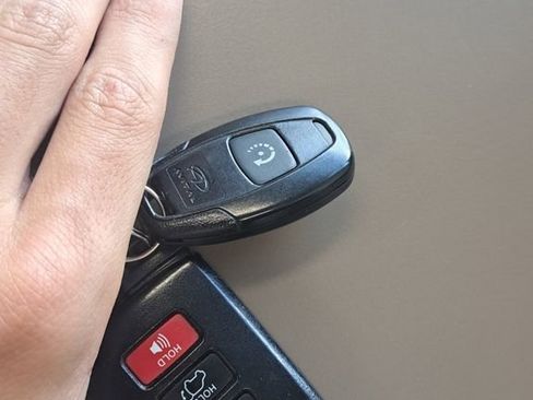 Certified 2019 Toyota Highlander Limited Platinum w/ Protection Package #3 AWD/4WD image 3