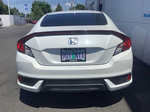 Used 2019 Honda Civic Touring image 5