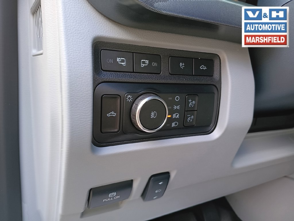Used 2023 Ford F250 Limited AWD/4WD image 19
