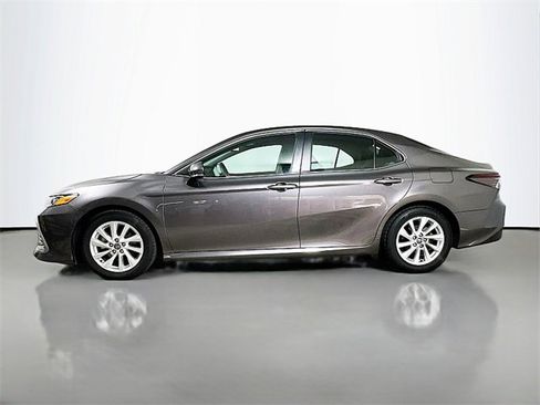 Used 2023 Toyota Camry LE image 4